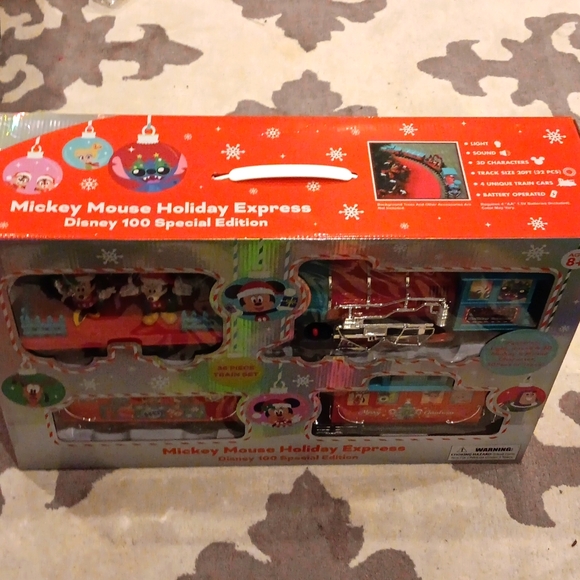 Disney 100 Special Edition, Mickey Mouse Holiday Express Train - Picture 2 of 3